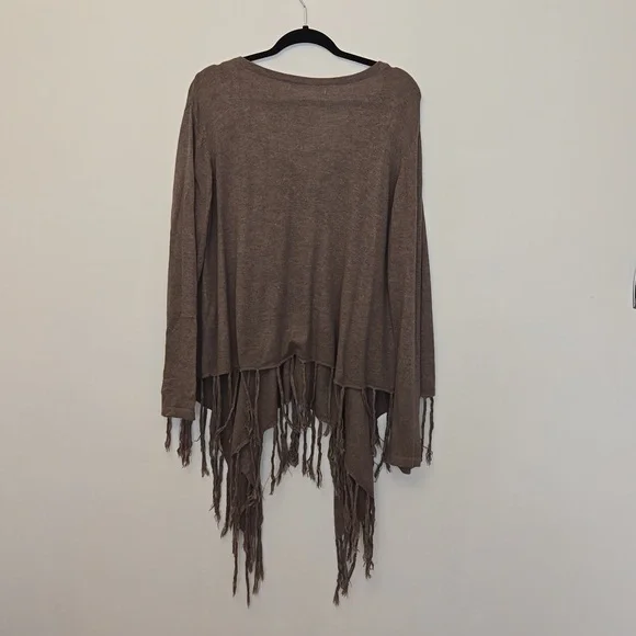 2 Sweater Bundle - Picture 8 of 8